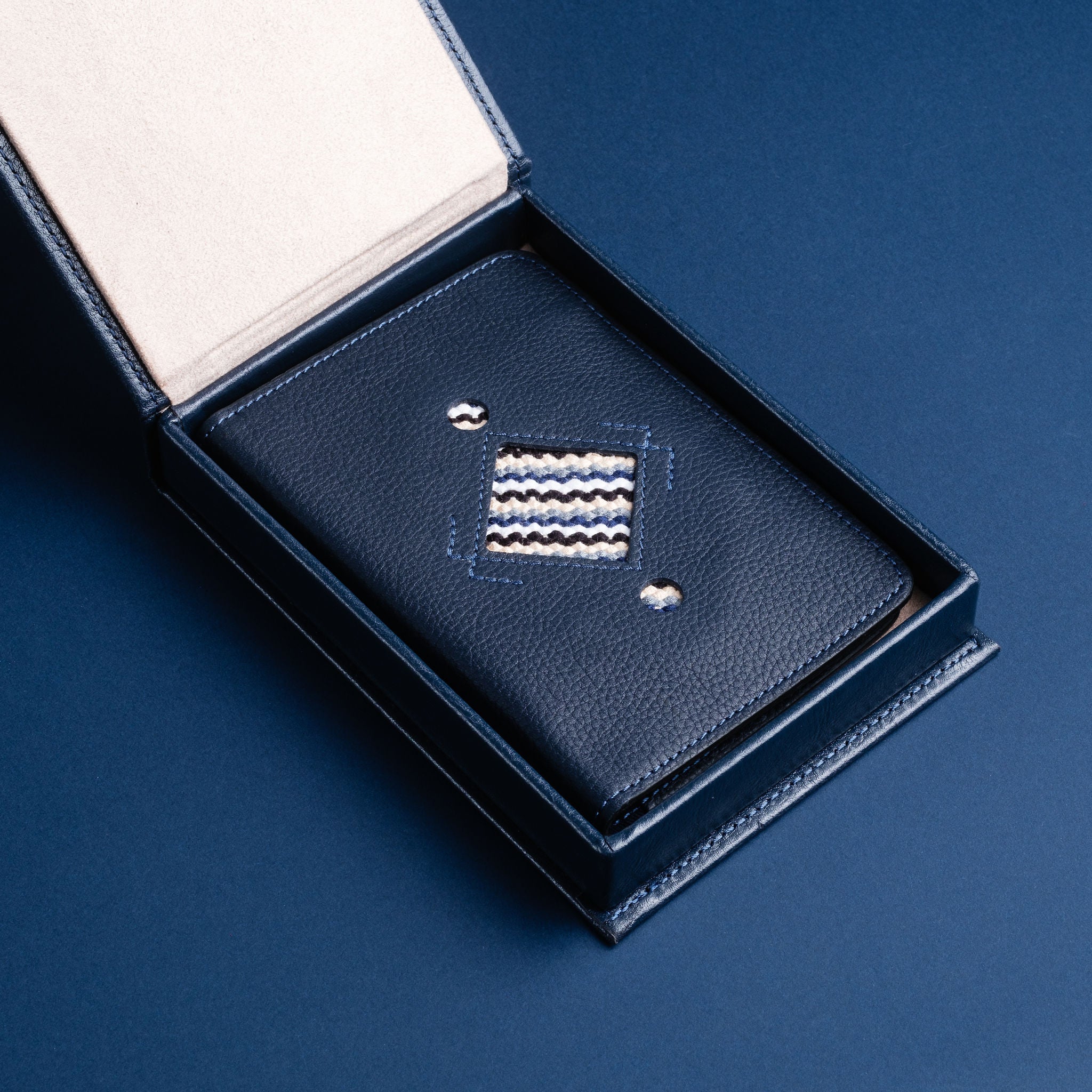 IDYR Coffret Ahadun in Blue | Personalized Leather Passport Holder Gift Set