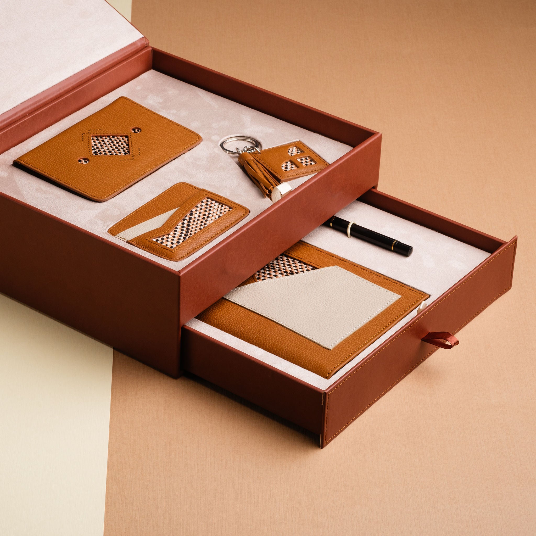 IDYR Tawant Gift Set in Brown  | Handmade Luxury Moroccan Leather Coffret