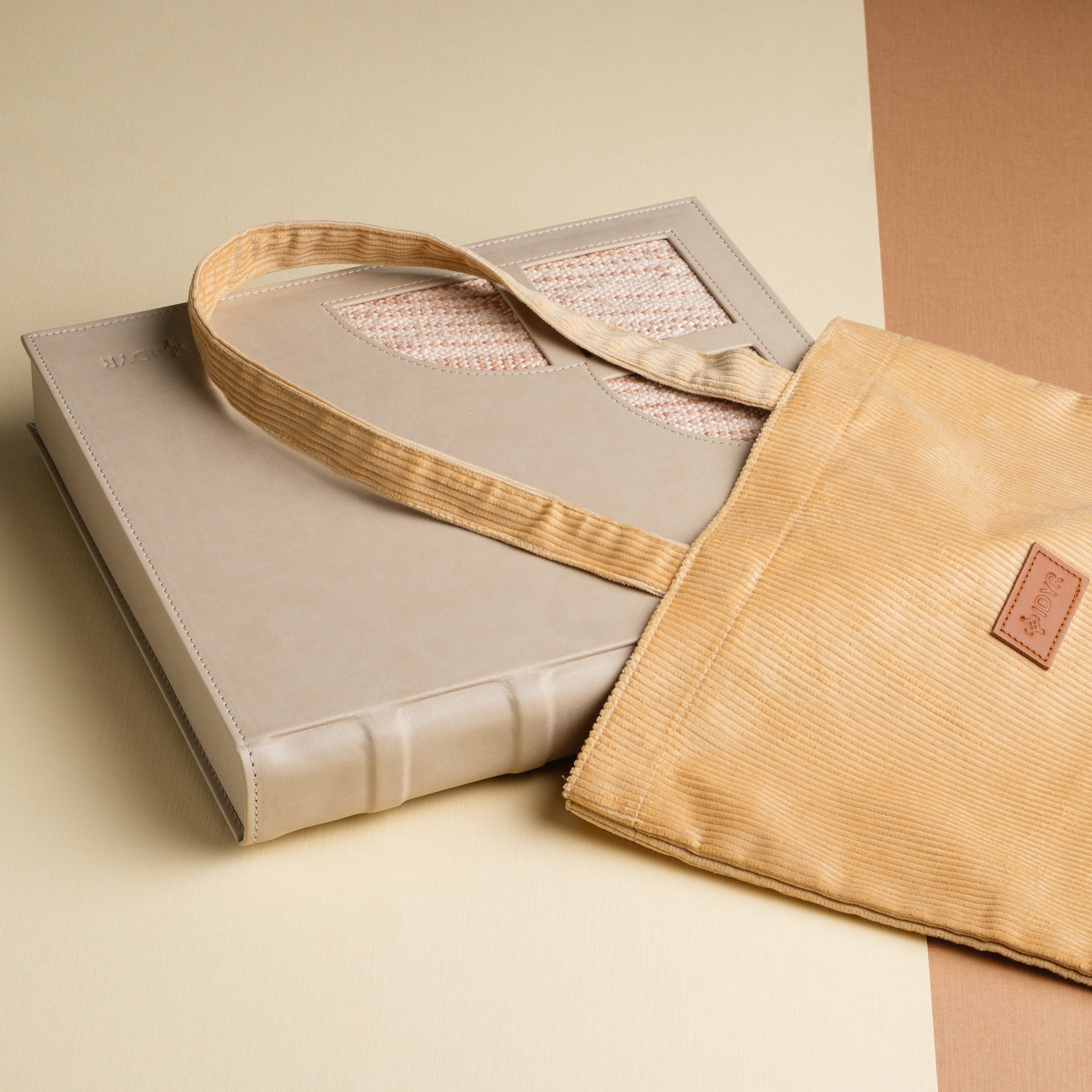 IDYR Adlis Gift Set in Beige | Handmade Moroccan Leather & Craft