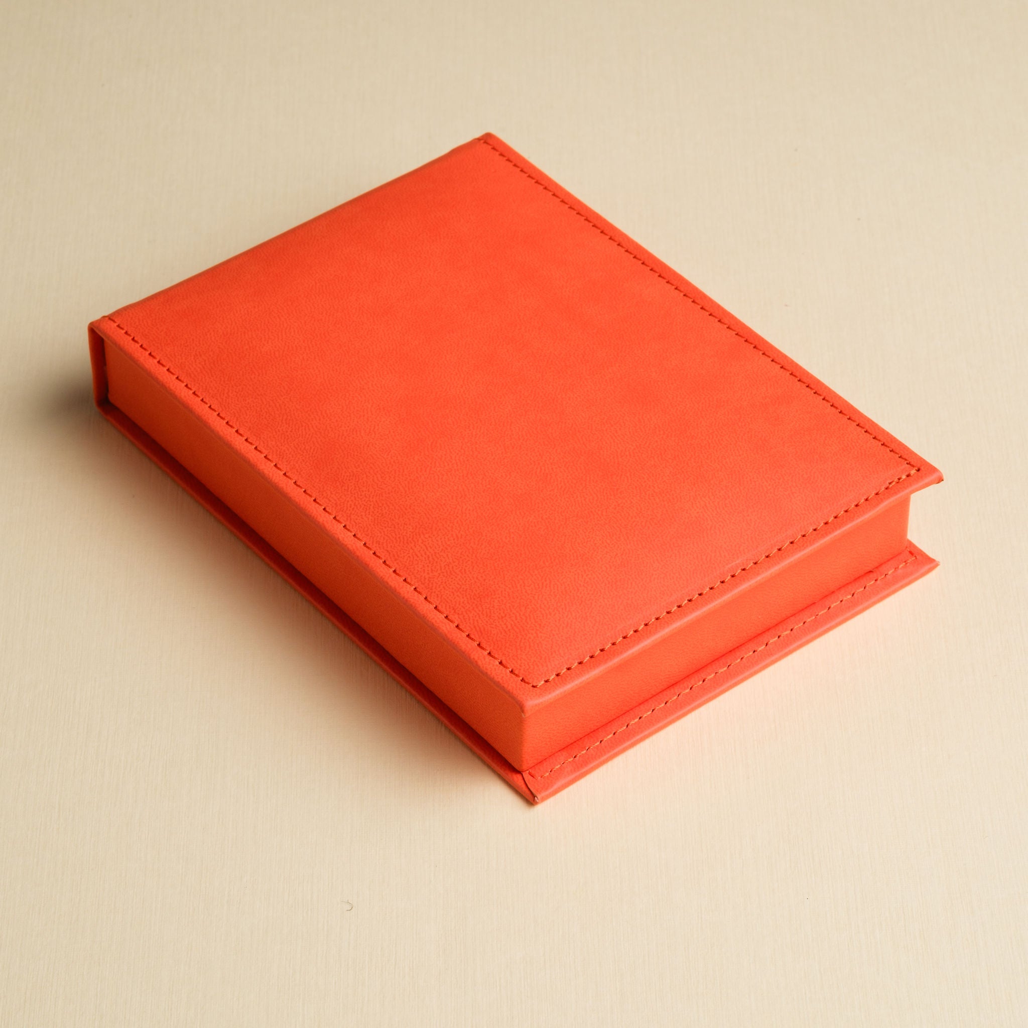 IDYR Coffret Ahadun in Orange | Personalized Leather Passport Holder Gift Set