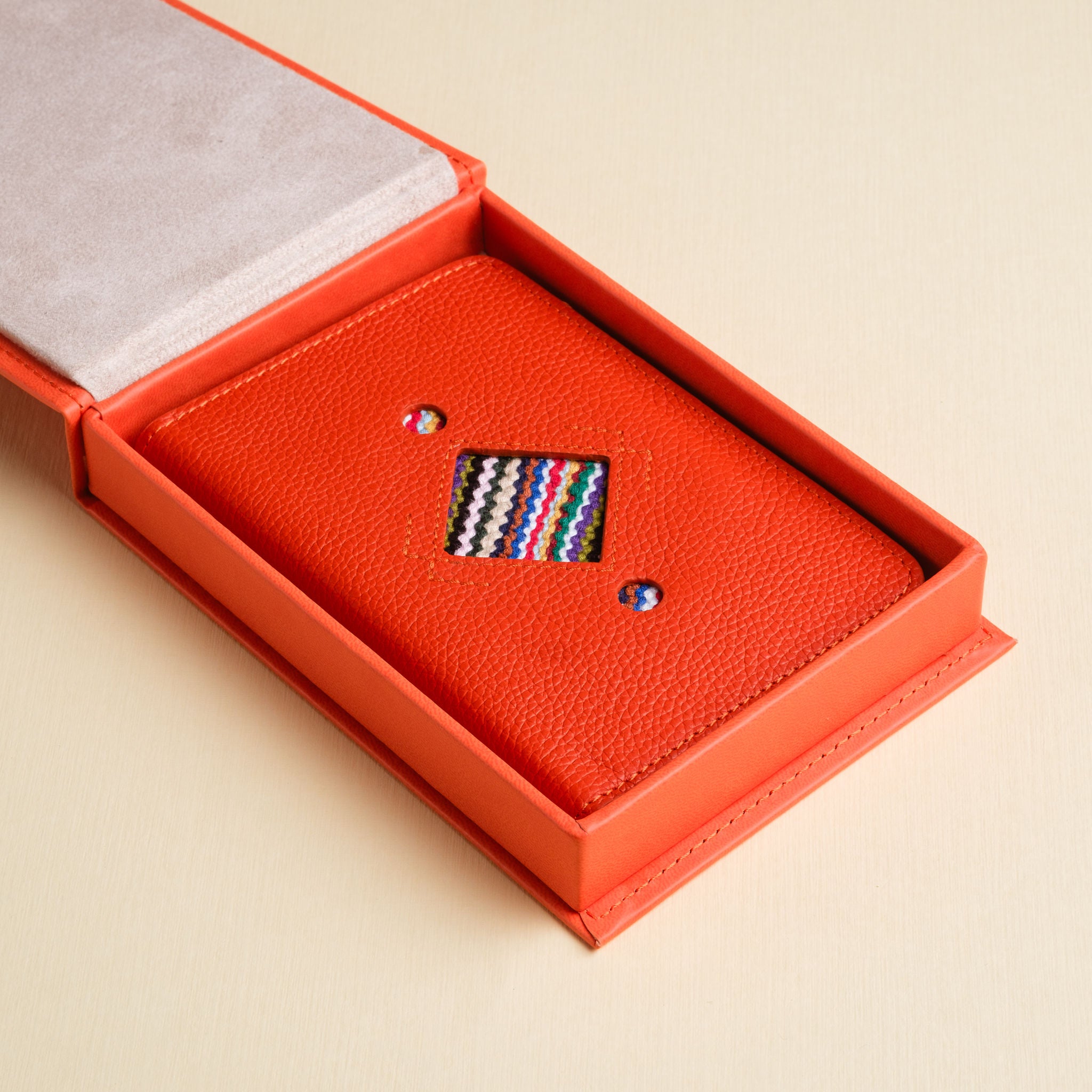 IDYR Coffret Ahadun in Orange | Personalized Leather Passport Holder Gift Set