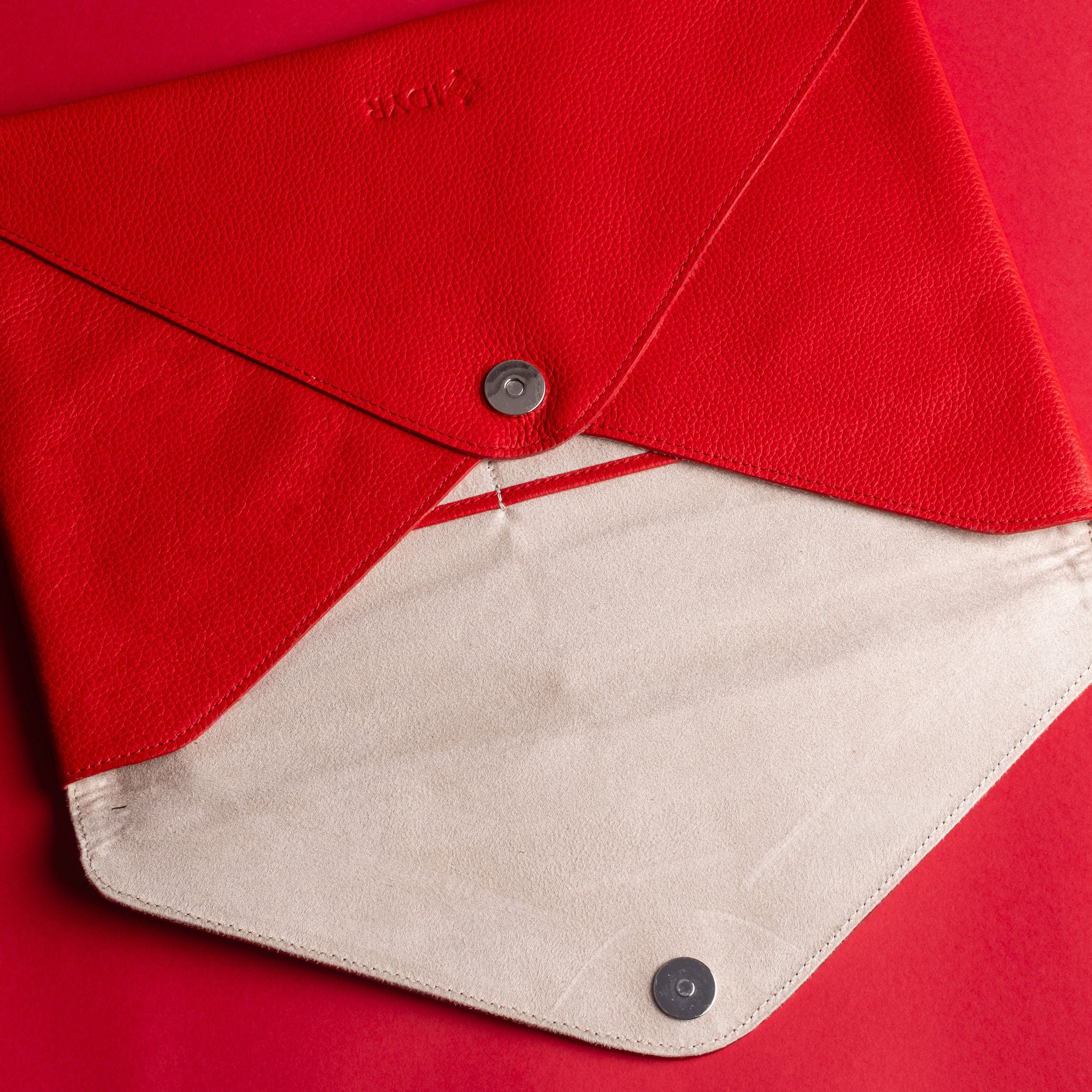 IDYR Ltam Ikhoy 10 Tablet & PC Sleeve in Red | Handmade Luxury Leather