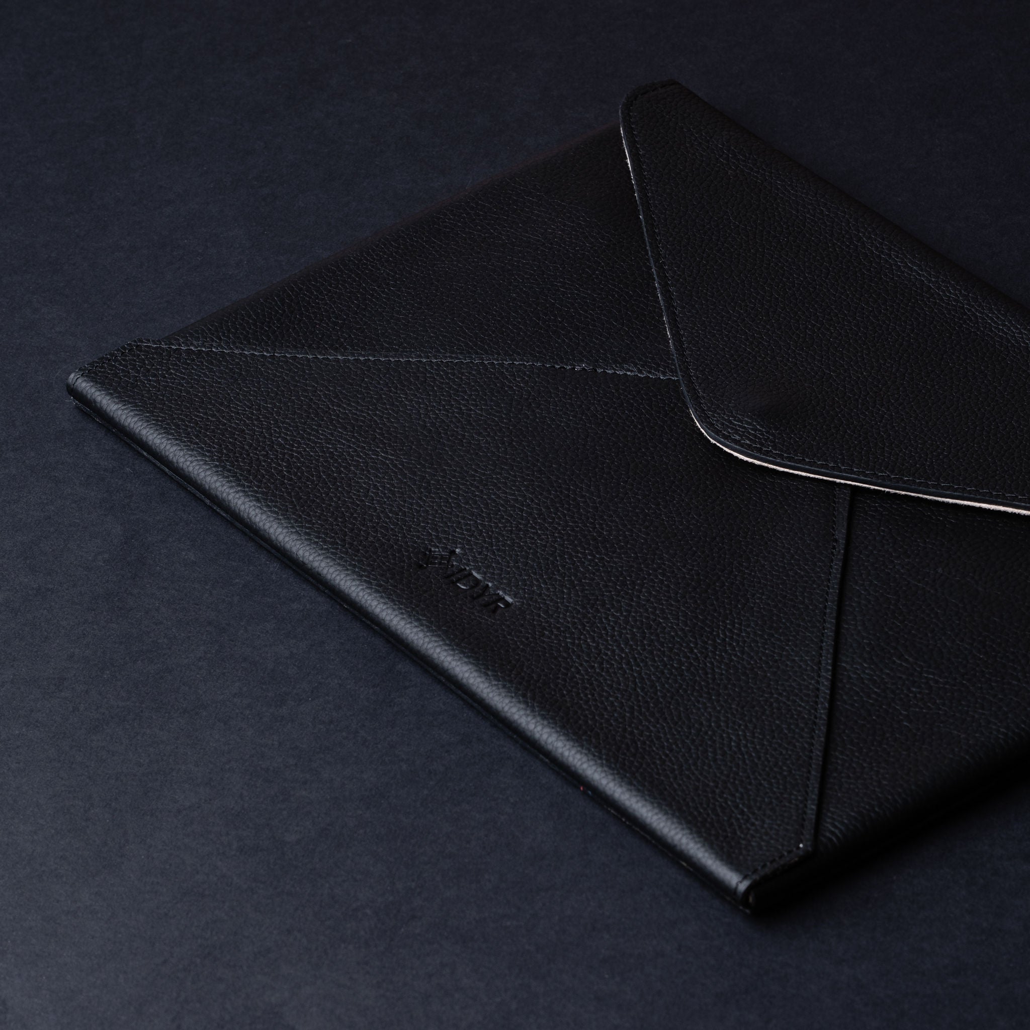 IDYR Ltam Ikhoy 10 Tablet & PC Sleeve in Black | Handmade Luxury Leather