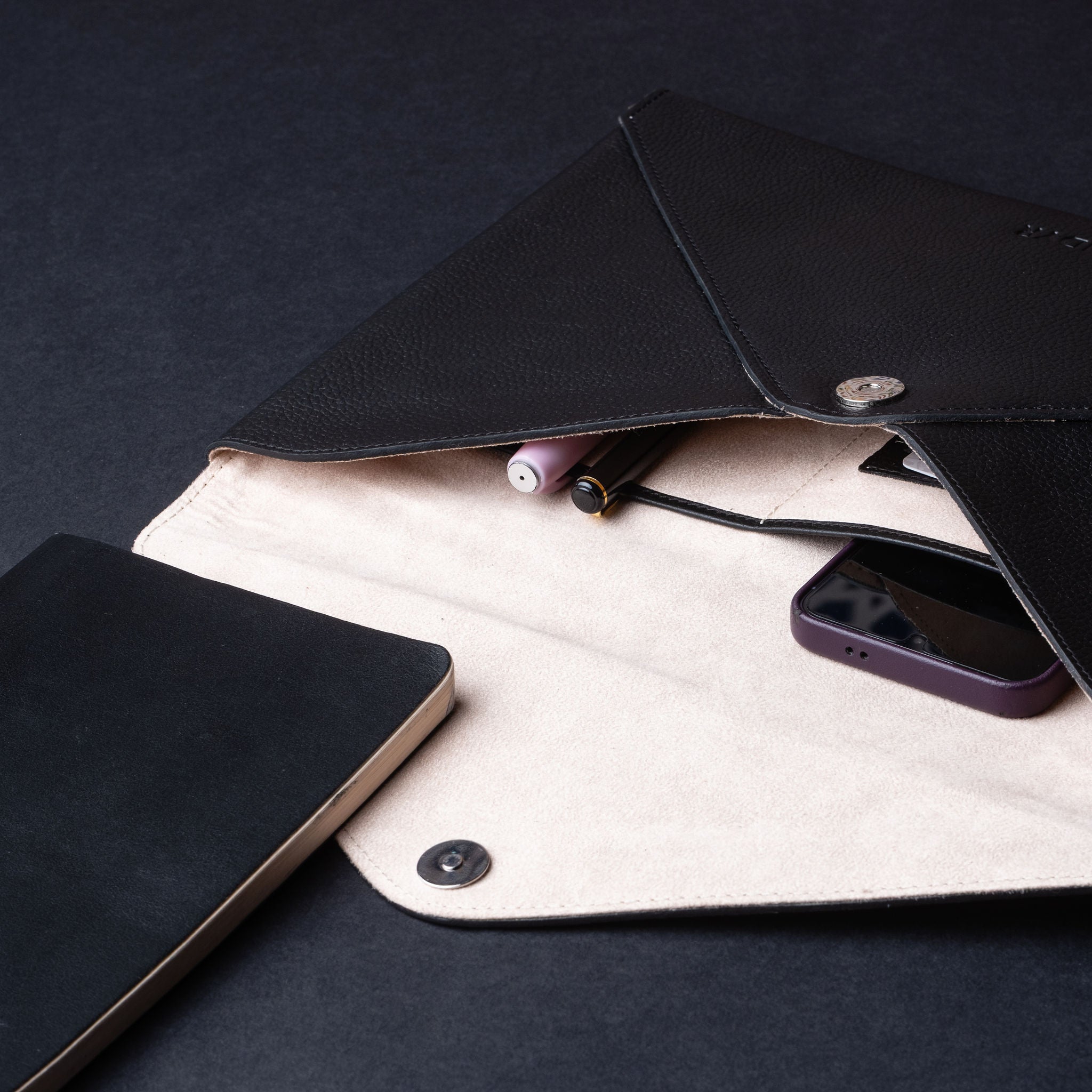 IDYR Ltam Ikhoy 10 Tablet & PC Sleeve in Black | Handmade Luxury Leather