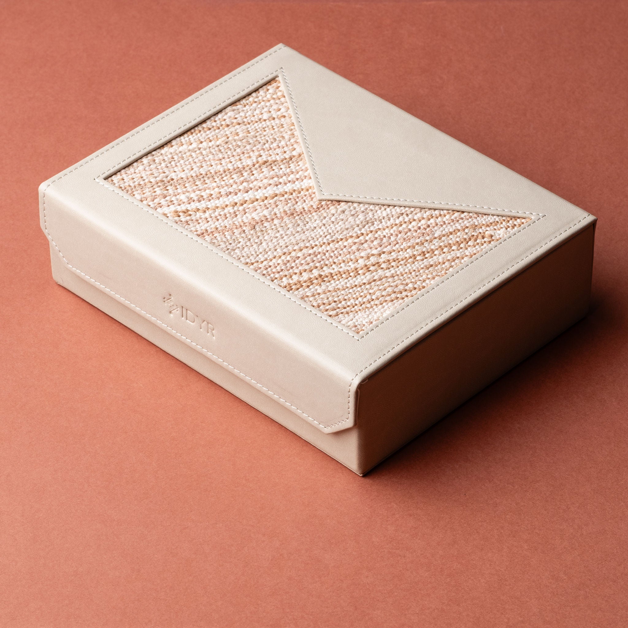 IDYR Tujjut II Luxury Gift Set | Handmade Moroccan Leather & Boucherouite
