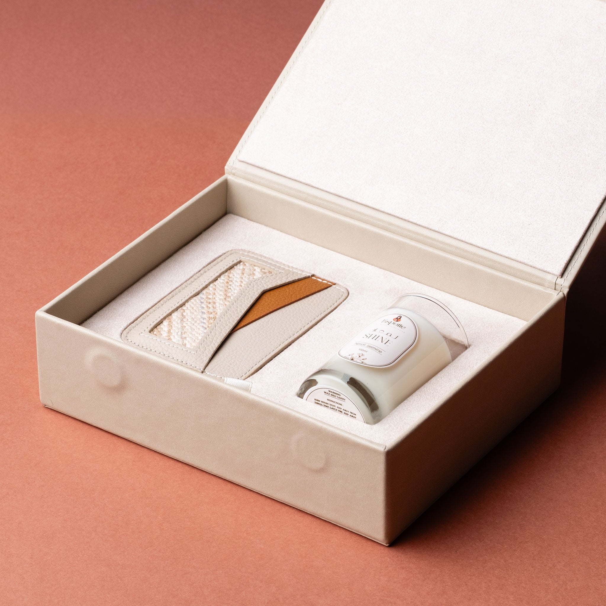 IDYR Tujjut II Luxury Gift Set | Handmade Moroccan Leather & Boucherouite