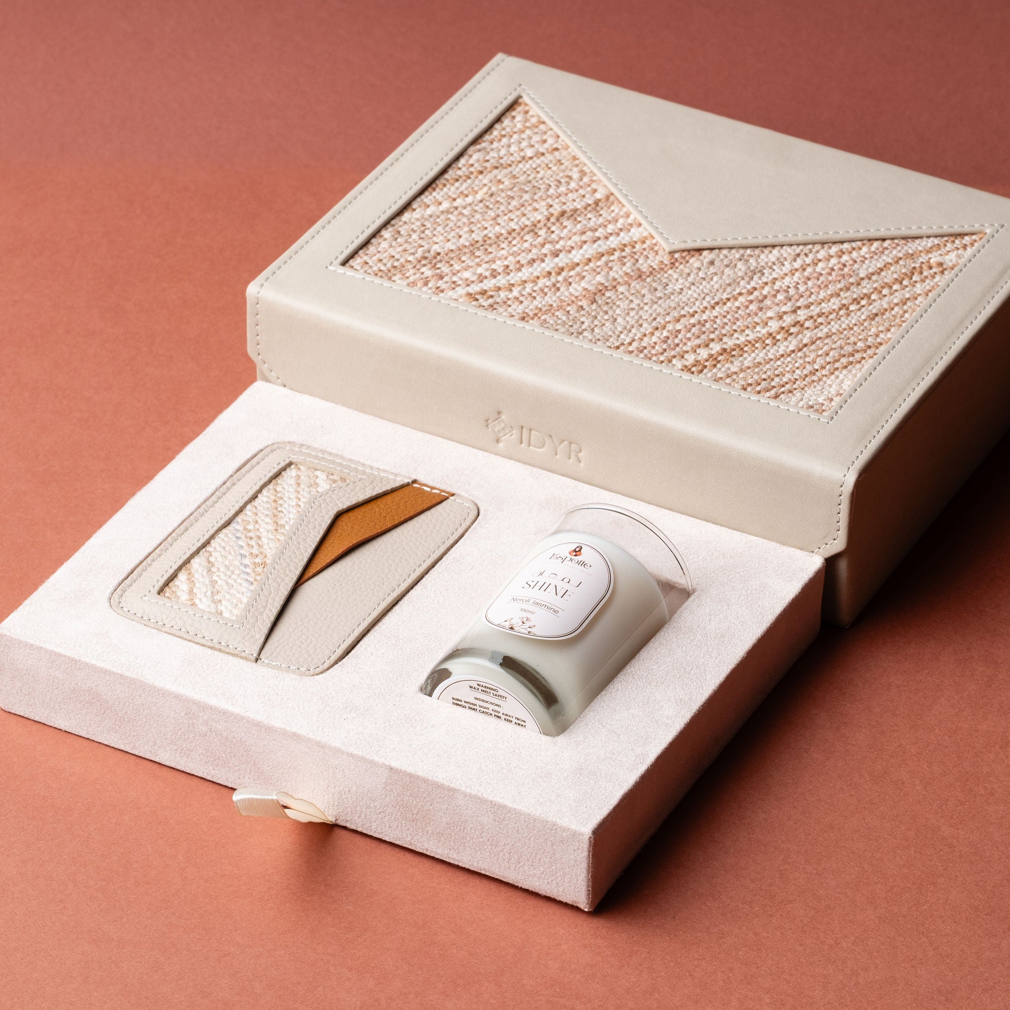 IDYR Tujjut II Luxury Gift Set | Handmade Moroccan Leather & Boucherouite