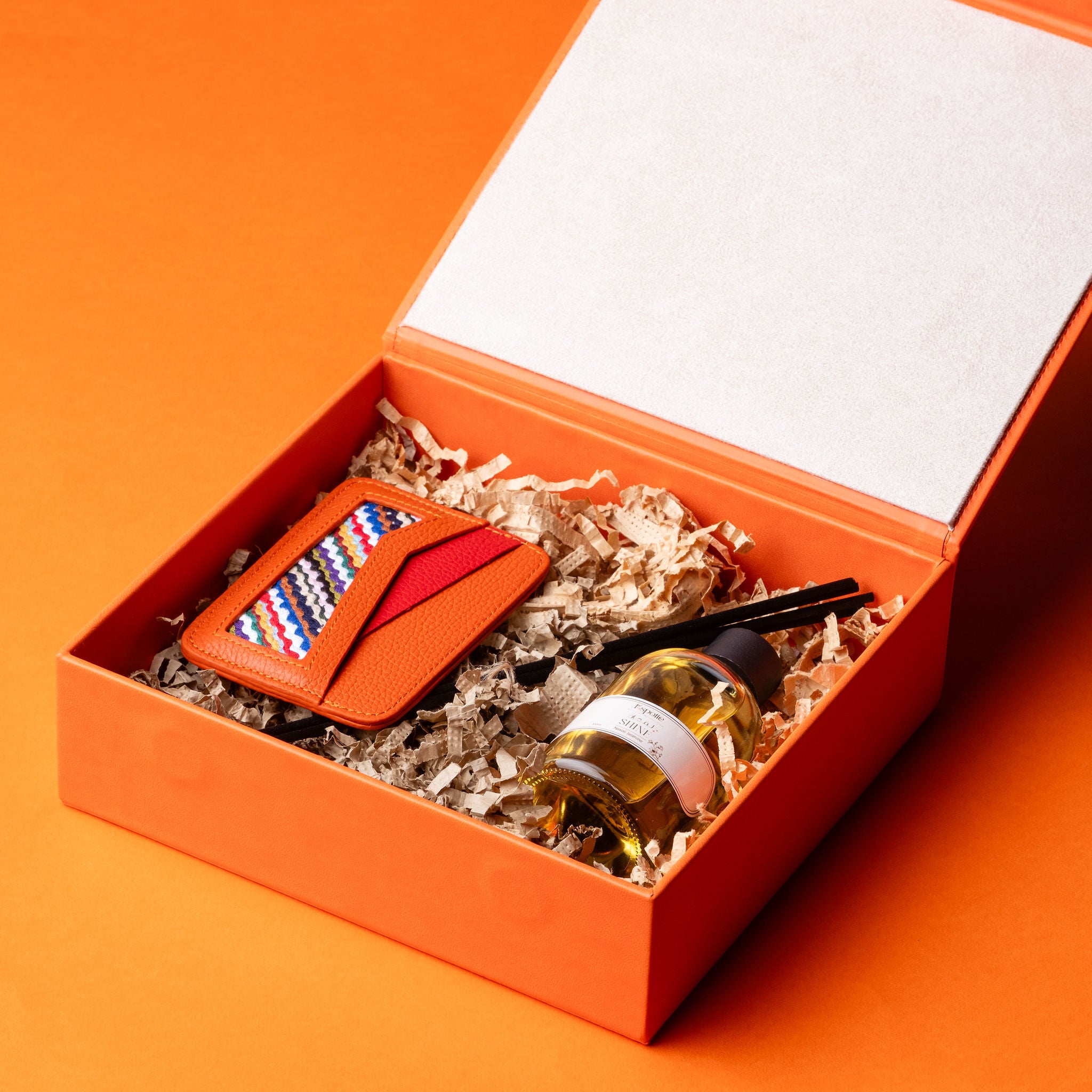 IDYR Tujjut I Luxury Gift Set | Handmade Moroccan Leather & Boucherouite